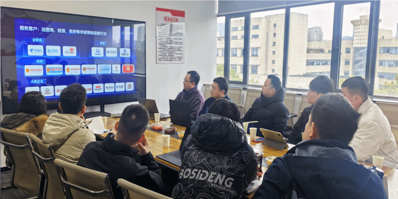 对外交流 | 共探AI+安全新范式 学院师生赴智网安云调研网络技术开发